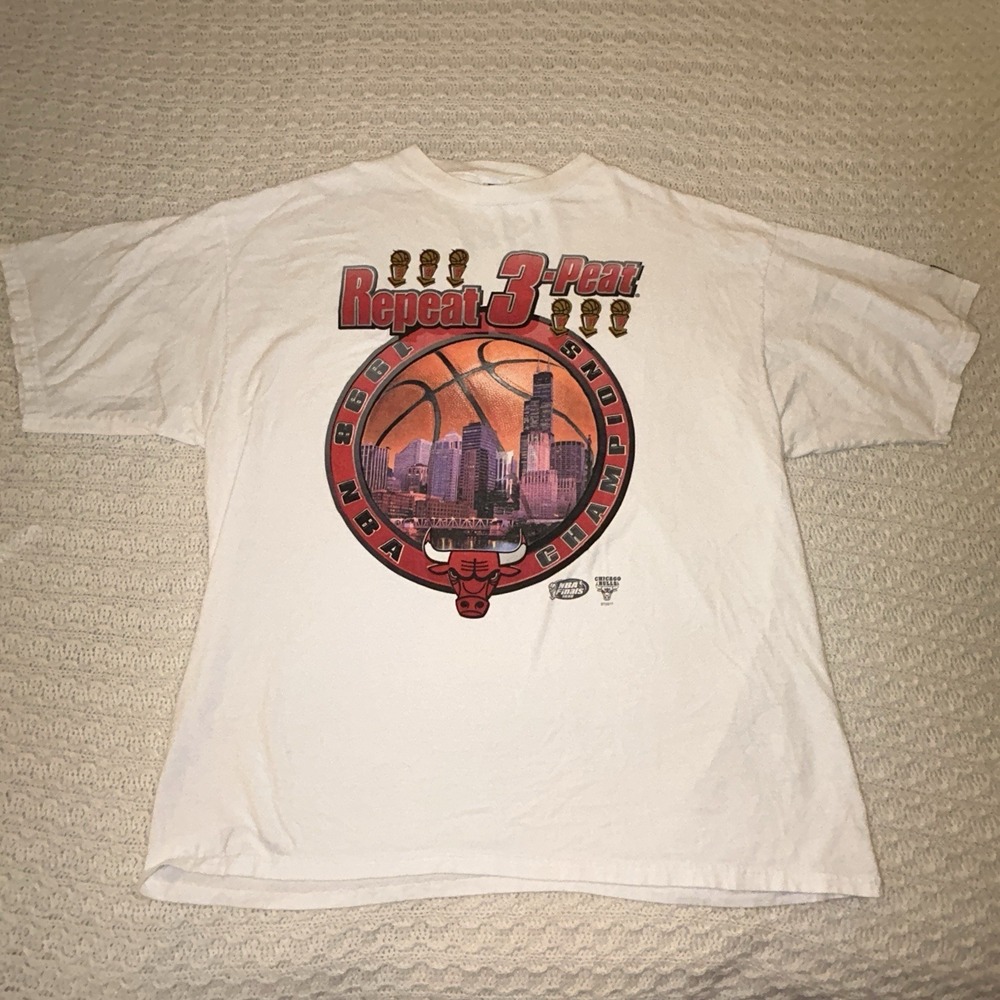 Vintage Chicago Bulls 1998 Repeat 3 Peat White Mens Tee Shirt XL Starter Jordan